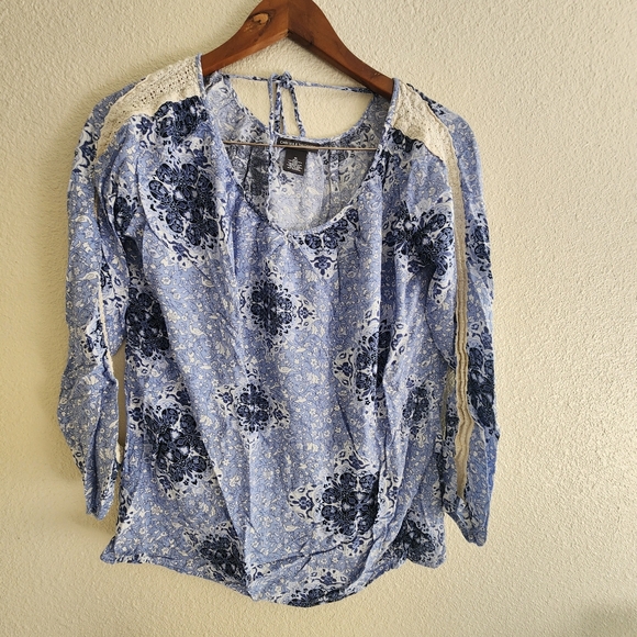 Chelsea & Theodore Tops - Chelsea & Theodore Embroidered Round Neck Top MEDIUM